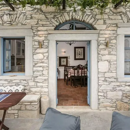 Holiday home Traditional Pirethron