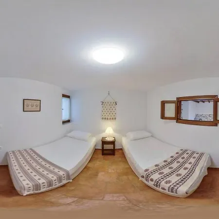 Traditional Pirethron Holiday home *