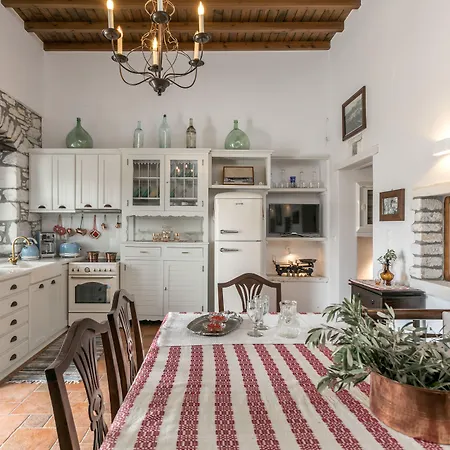 Traditional Pirethron Hébergement de vacances *