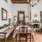 Traditional Pirethron Ferienhaus *