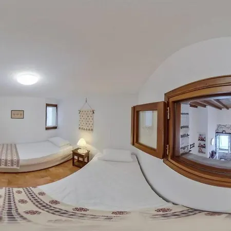 Semesterbostad Traditional Pirethron *