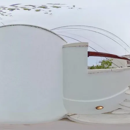 Traditional Pirethron Semesterbostad