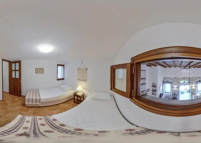 Holiday home Traditional Pirethron *