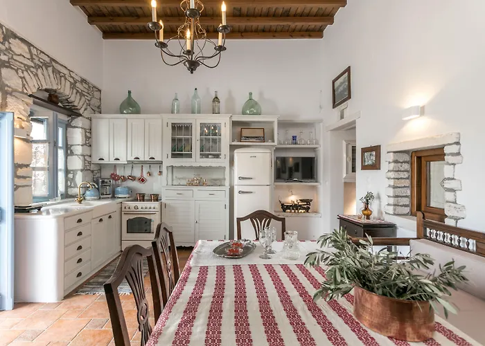 Traditional Pirethron Holiday home *